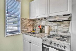 Chic Studio Apartment in Hollywood Beach